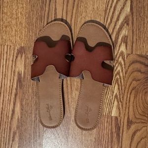 Universal Thread Sandals